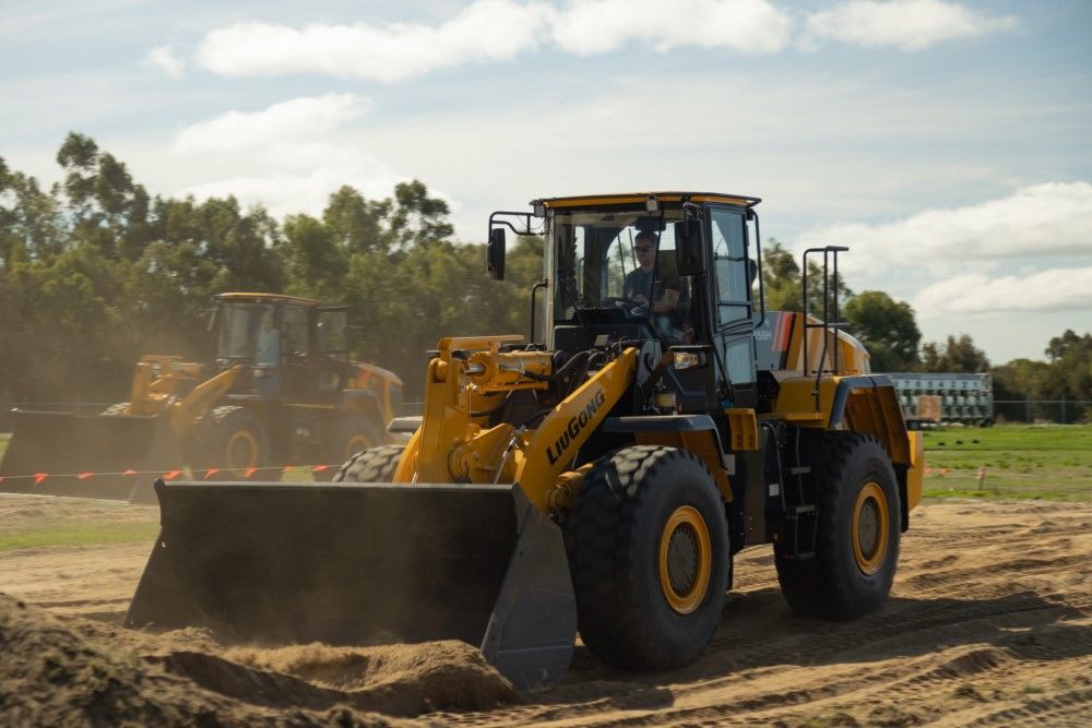 Wheel Loaders Plug into Electric Demand image